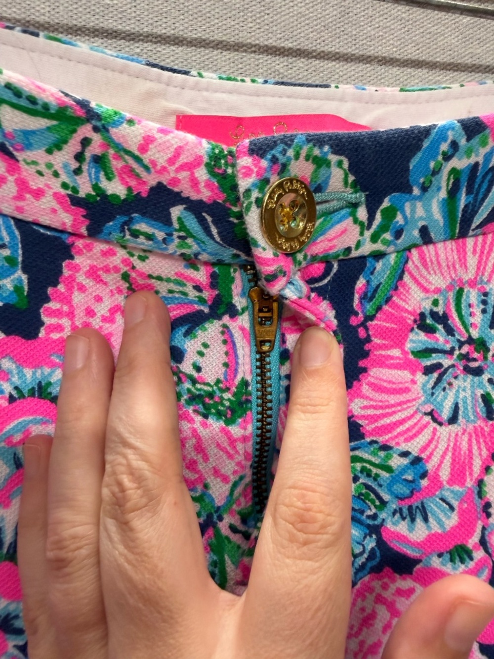 Lilly Pulitzer Scalloped Edge Shorts - size 12 - Picture 5 of 7